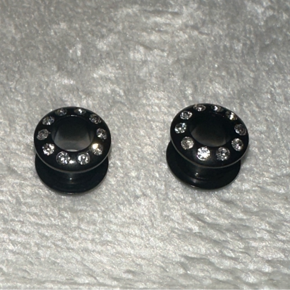 New 8 mm Ear Plugs piercings Earrings lobes never worn
